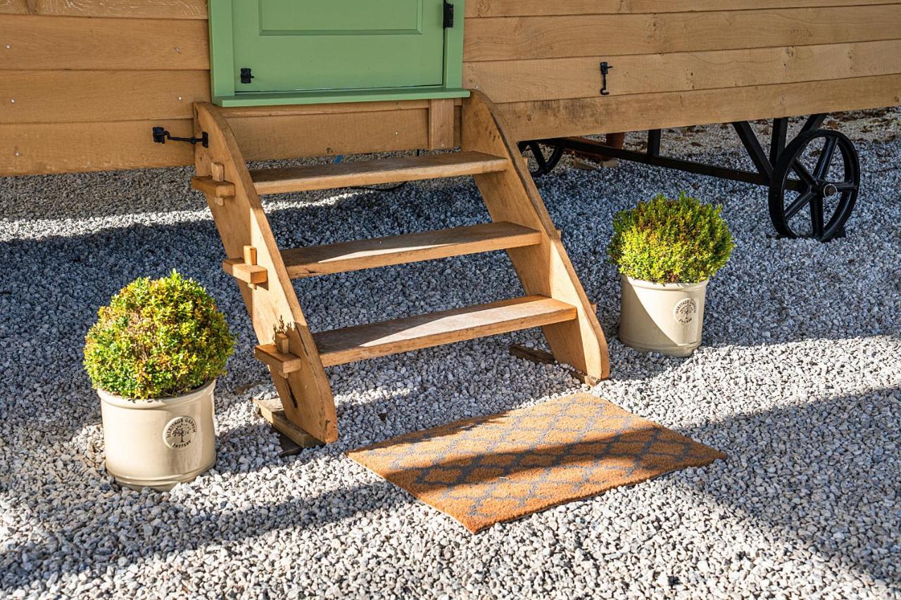 Finest Retreats - The Shepherd'S Hut At Northcombe Farm Beaworthy Exterior foto